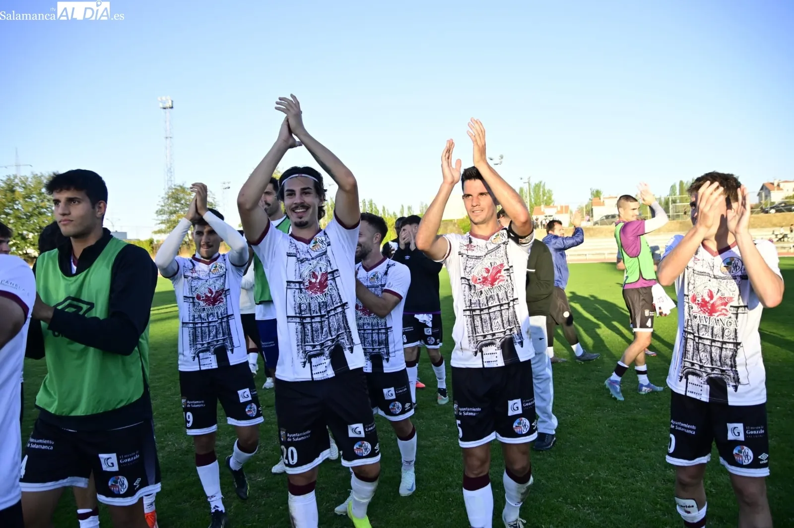 Foto 16 - FOTOS Y V&Iacute;DEO | La magia de Las Pistas hace 'olvidar' el Helm&aacute;ntico: remontada del Salamanca UDS ante la Sarriana de la mano de Carrasco y Servetti (2-1)