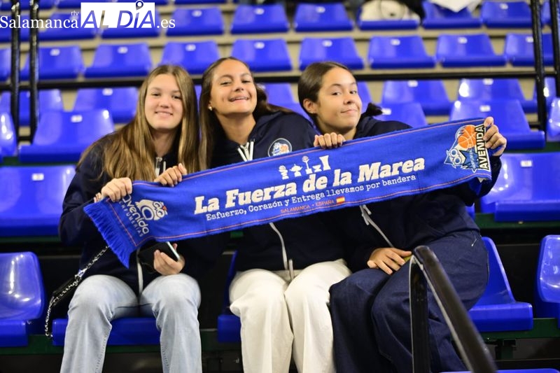 FOTOS | El Perfumerías Avenida estrena el azulado y renombrado pabellón de Würzburg Silvia Domínguez