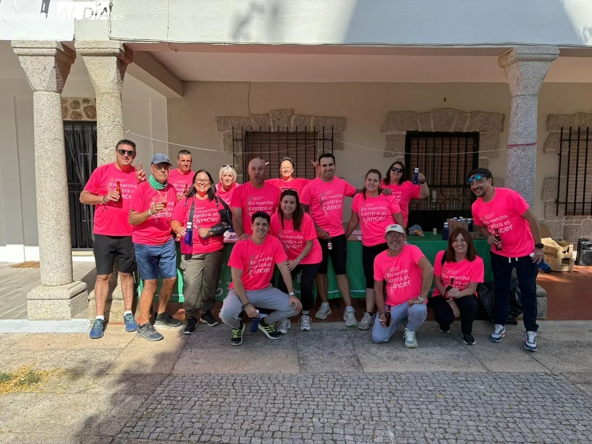 La Fregeneda se vestía de fucsia para colaborar en la lucha contra el cáncer  