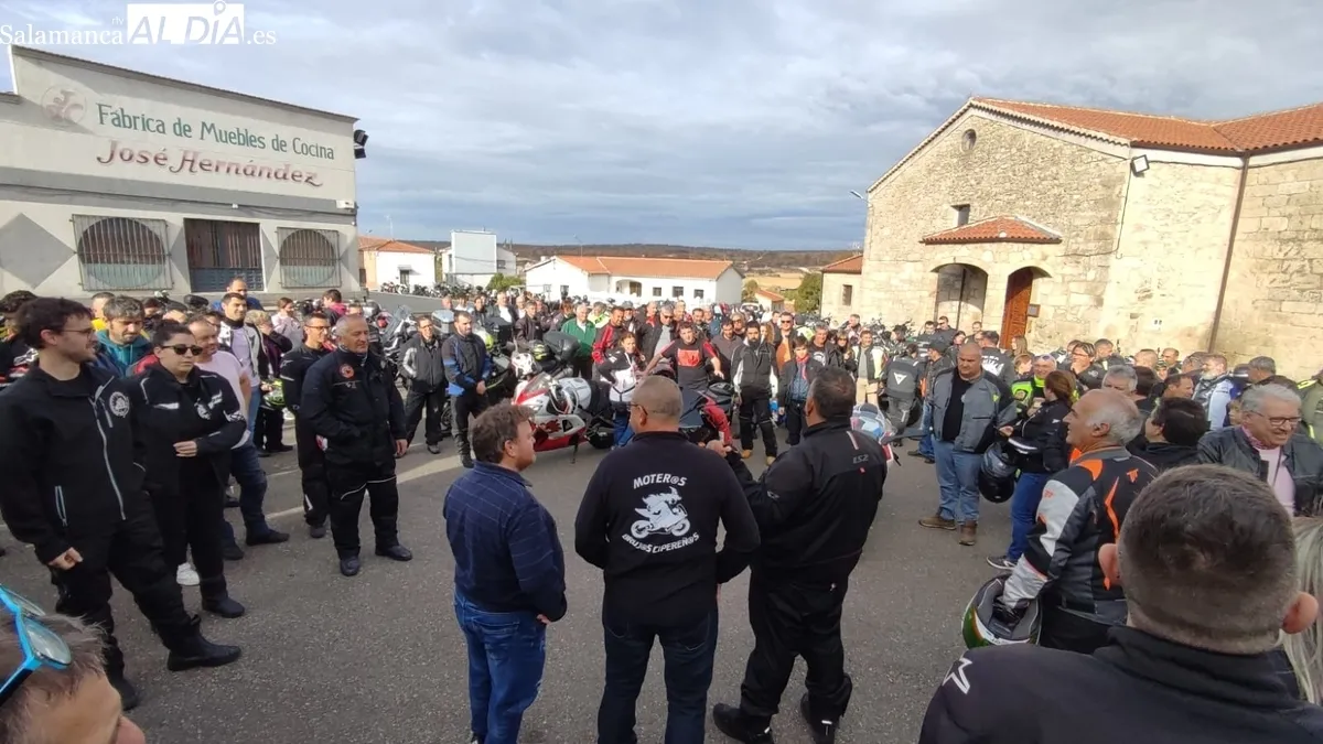 La iniciativa del club motero Bruj@s Cipereñ@s y Paellas Gigantes David ha logrado recaudar en torno a 6.000 euros / CORRAL