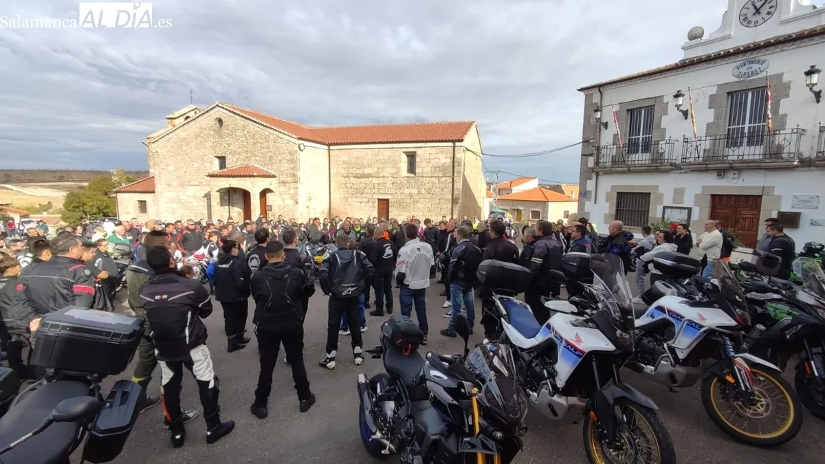 La iniciativa del club motero Bruj@s Cipereñ@s y Paellas Gigantes David ha logrado recaudar en torno a 6.000 euros / CORRAL