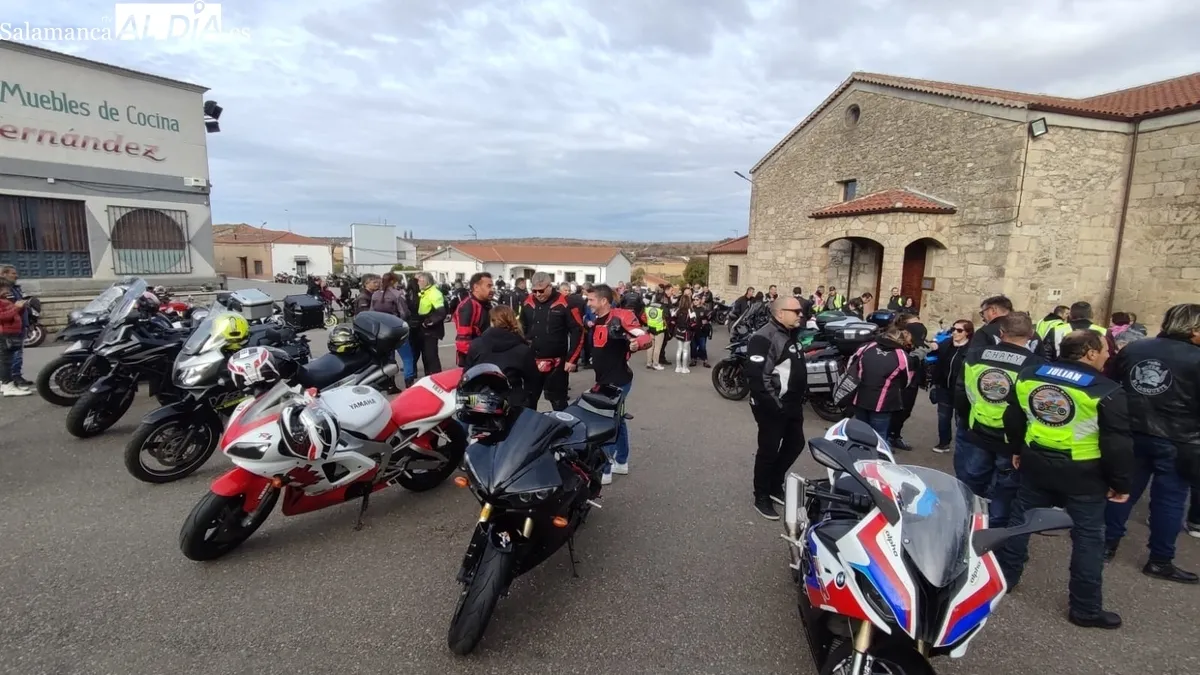 La iniciativa del club motero Bruj@s Cipereñ@s y Paellas Gigantes David ha logrado recaudar en torno a 6.000 euros / CORRAL