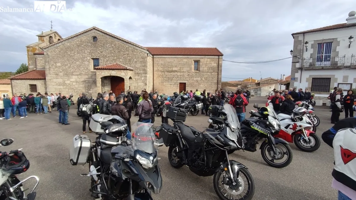 La iniciativa del club motero Bruj@s Cipereñ@s y Paellas Gigantes David ha logrado recaudar en torno a 6.000 euros / CORRAL