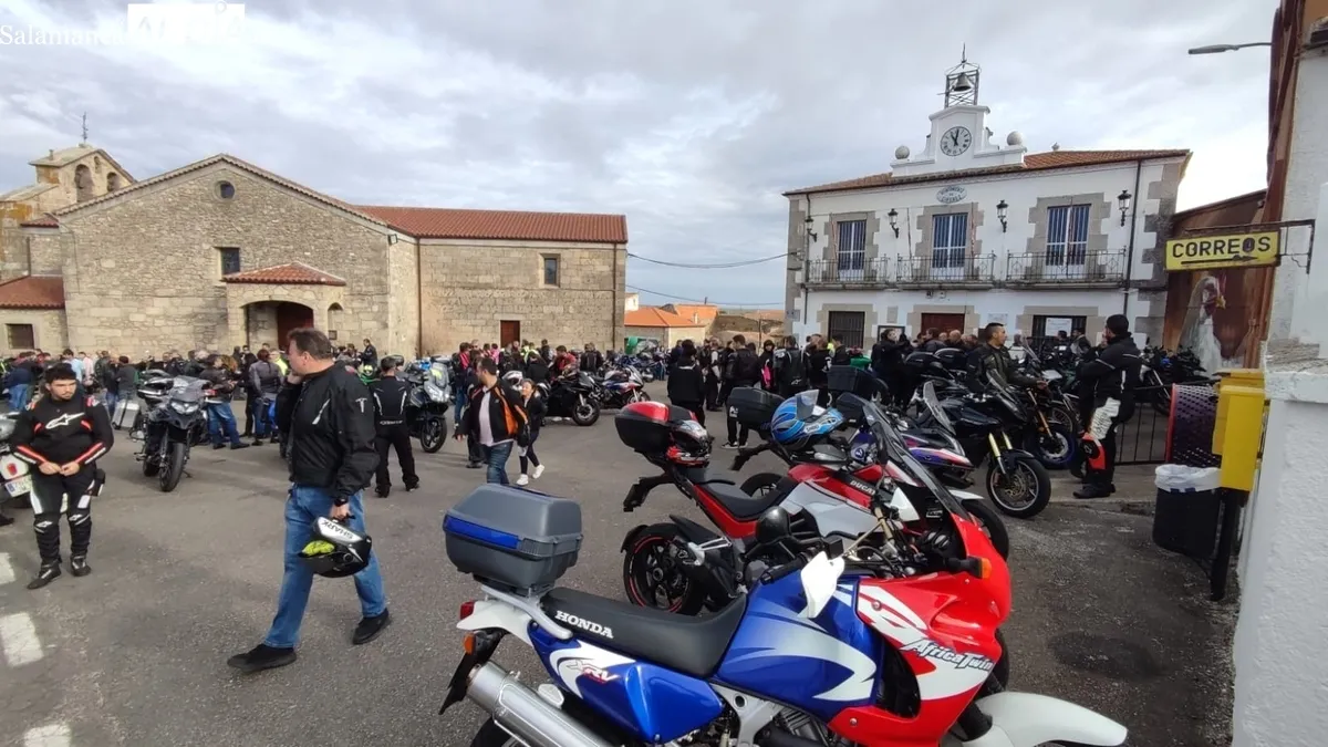 La iniciativa del club motero Bruj@s Cipereñ@s y Paellas Gigantes David ha logrado recaudar en torno a 6.000 euros / CORRAL