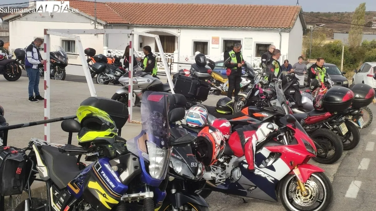 La iniciativa del club motero Bruj@s Cipereñ@s y Paellas Gigantes David ha logrado recaudar en torno a 6.000 euros / CORRAL