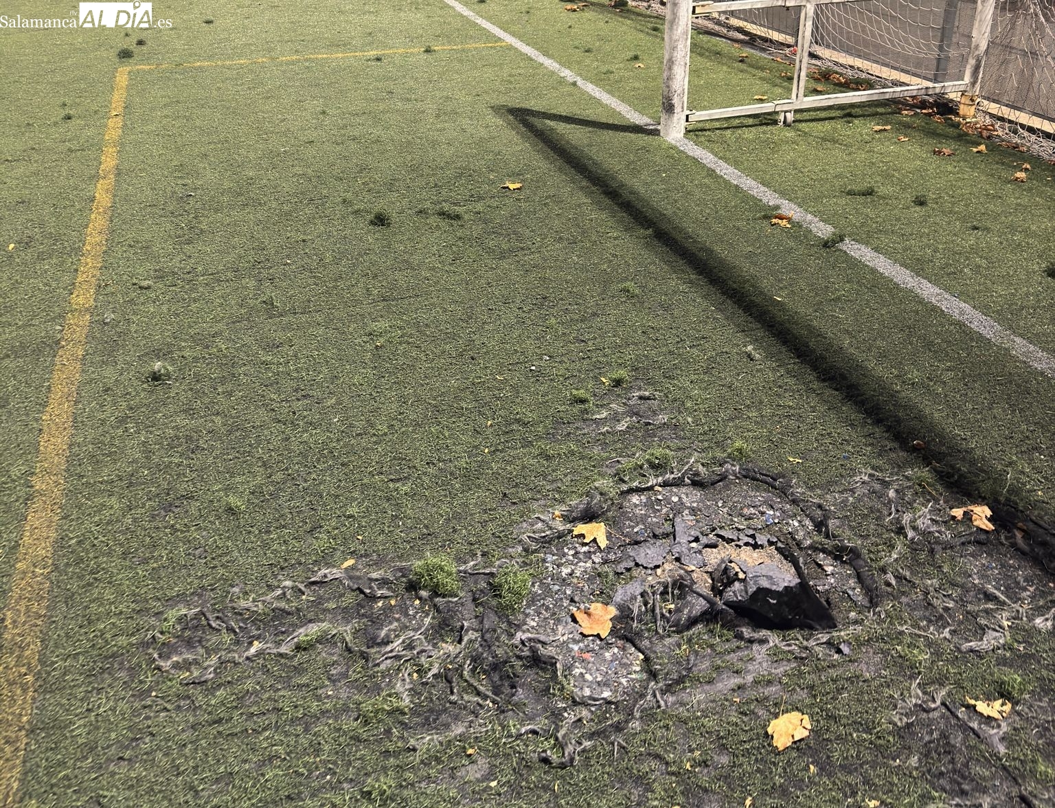 Jugadores de Futormes denuncian el mal estado de uno de los campos de La Aldehuela: Jugamos sobre hormigón, hay boquetes enormes