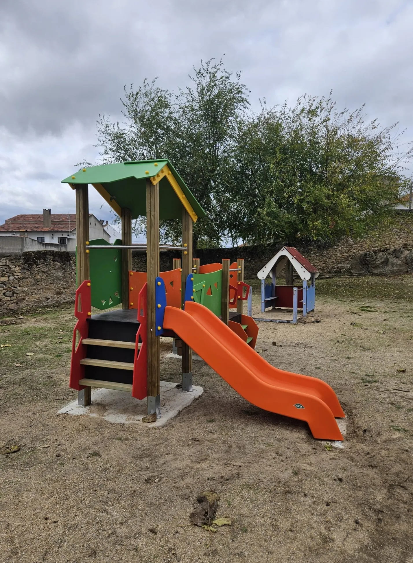 Nuevo parque en el patio de infantil