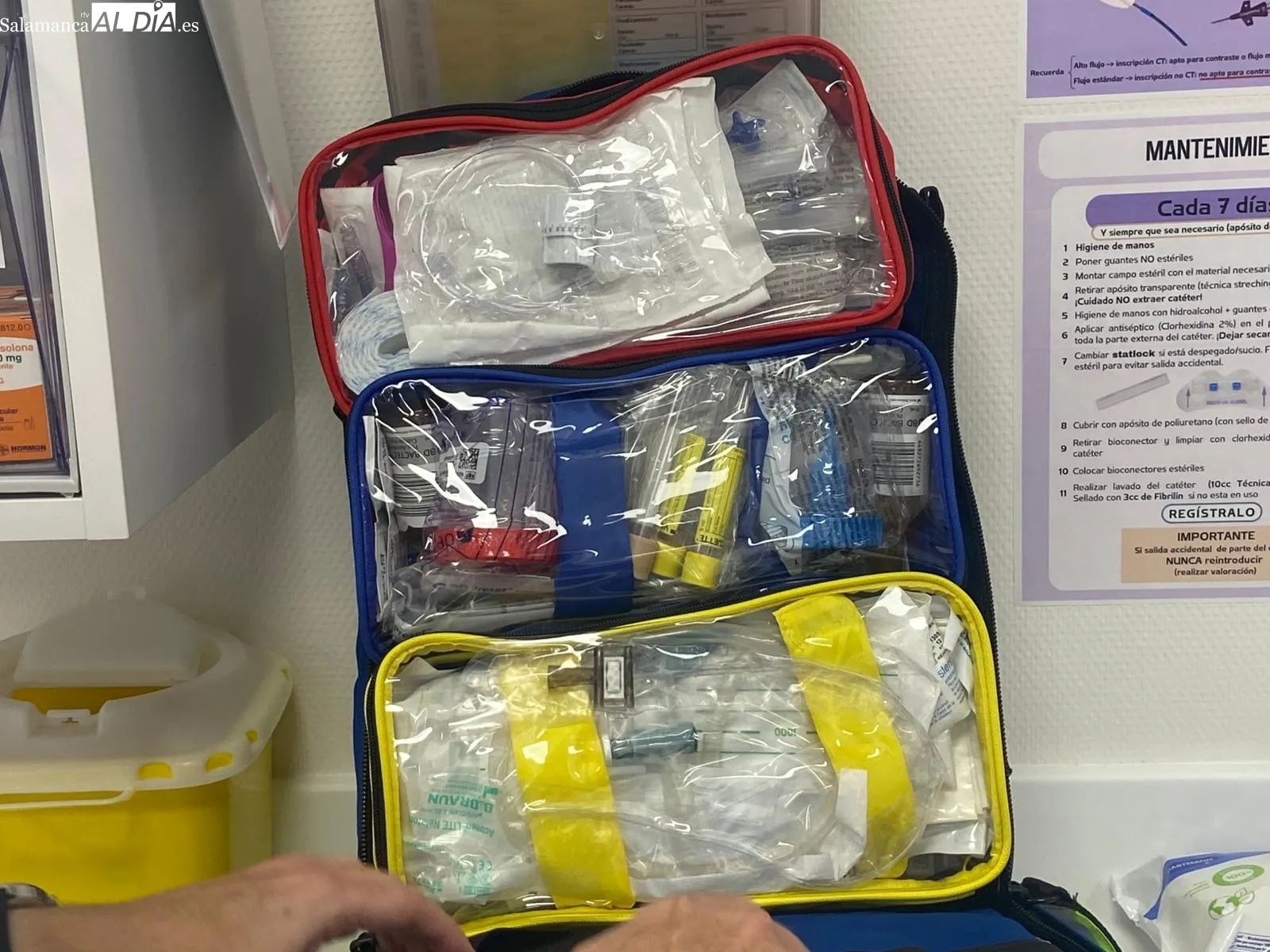 Así es la mochila que el equipo del HAD lleva en sus intervenciones | FOTOS: Vanesa Martins 
