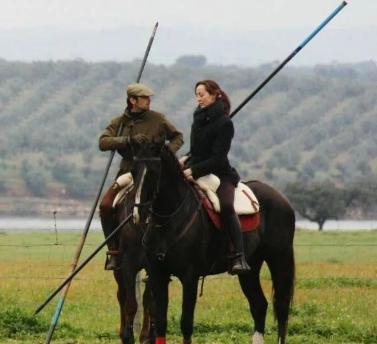 Foto 3 - Ver&oacute;nica y Pedro Guti&eacute;rrez Lorenzo pregonar&aacute;n el Carnaval 2026 para la Pe&ntilde;a El Caballo