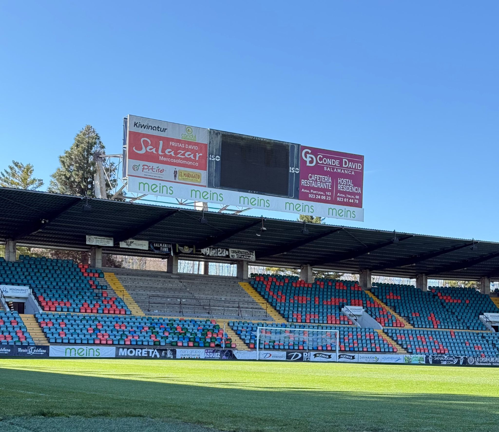 El Salamanca UDS confirma que vuelve al Helmántico en el partido con el Coruxo pese a que el alcalde de Villares dice que no hay OK