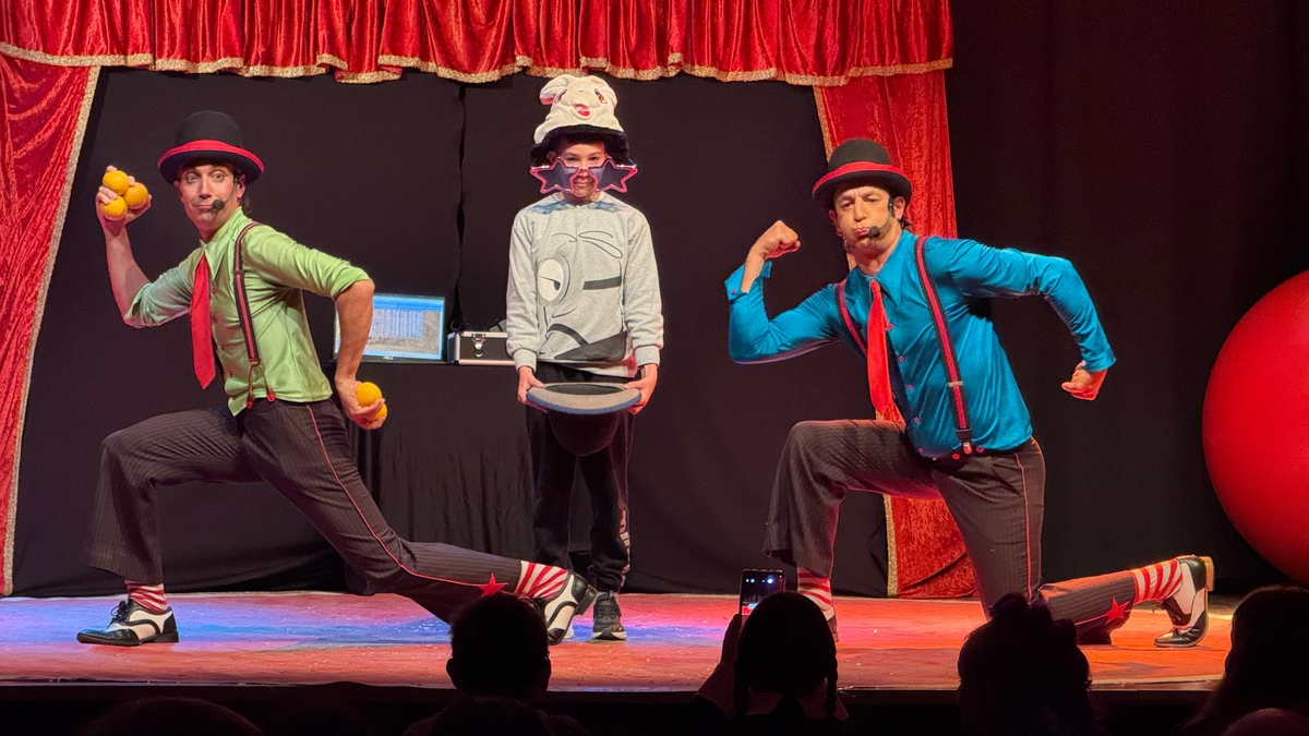 Tiritirantes llena por Halloween el Cultural de Vitigudino