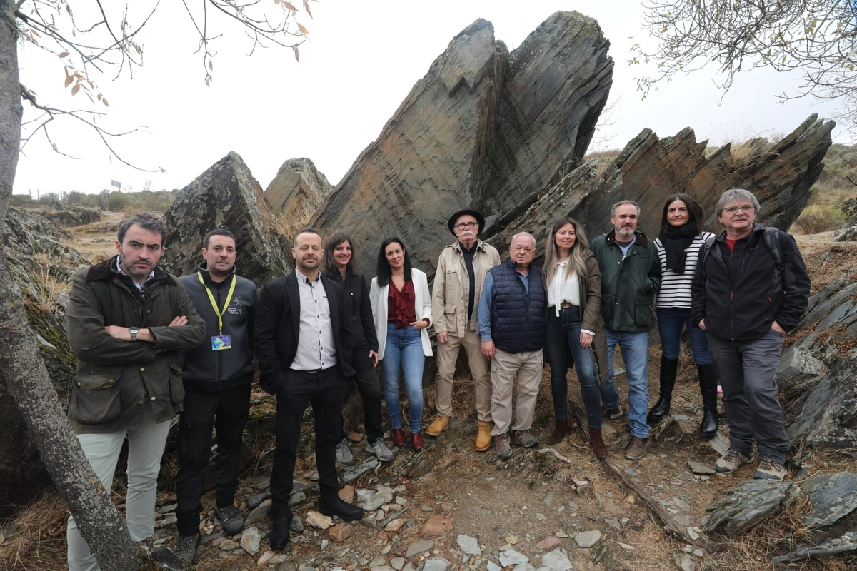 Siega Verde recibe a una expedición de la Fundación Atapuerca para intercambiar experiencias