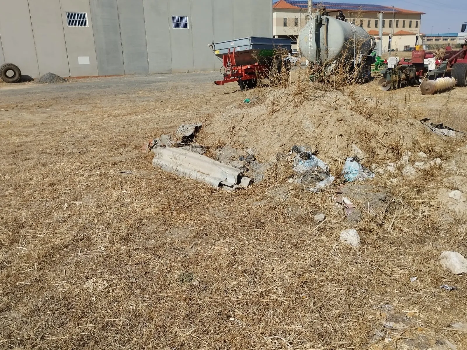 Foto 8 - Pe&ntilde;aranda en Com&uacute;n denuncia la situaci&oacute;n de abandono de las zonas verdes del pol&iacute;gono industrial El Inestal