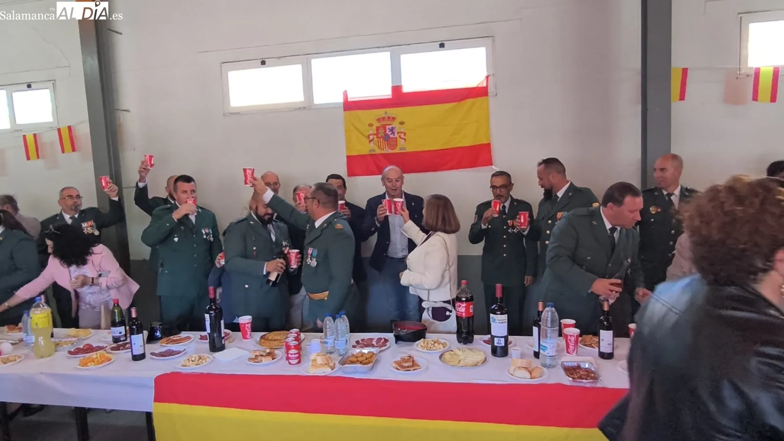 Foto 5 - Pe&ntilde;aranda acompa&ntilde;a a la Guardia Civil en su d&iacute;a grande