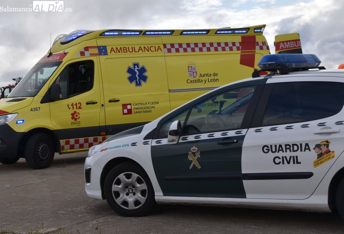 Accidente en la rotonda del Helmántico: se sale de la vía e impacta contra una farola