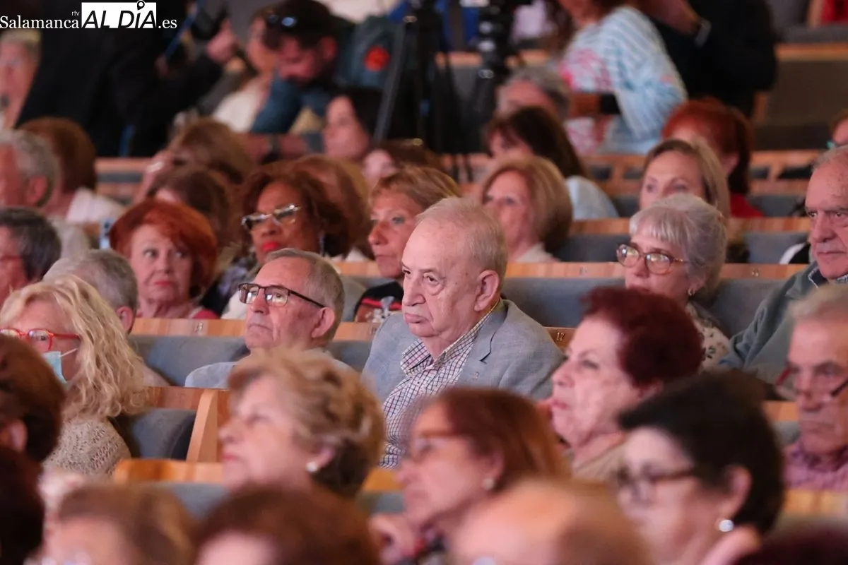 El presidente de la Junta de Castilla y León, Alfonso Fernández Mañueco, en Salamanca para inaugurar el curso 2025-2026 del ‘Programa Interuniversitario de la Experiencia’. Foto de David Sañudo