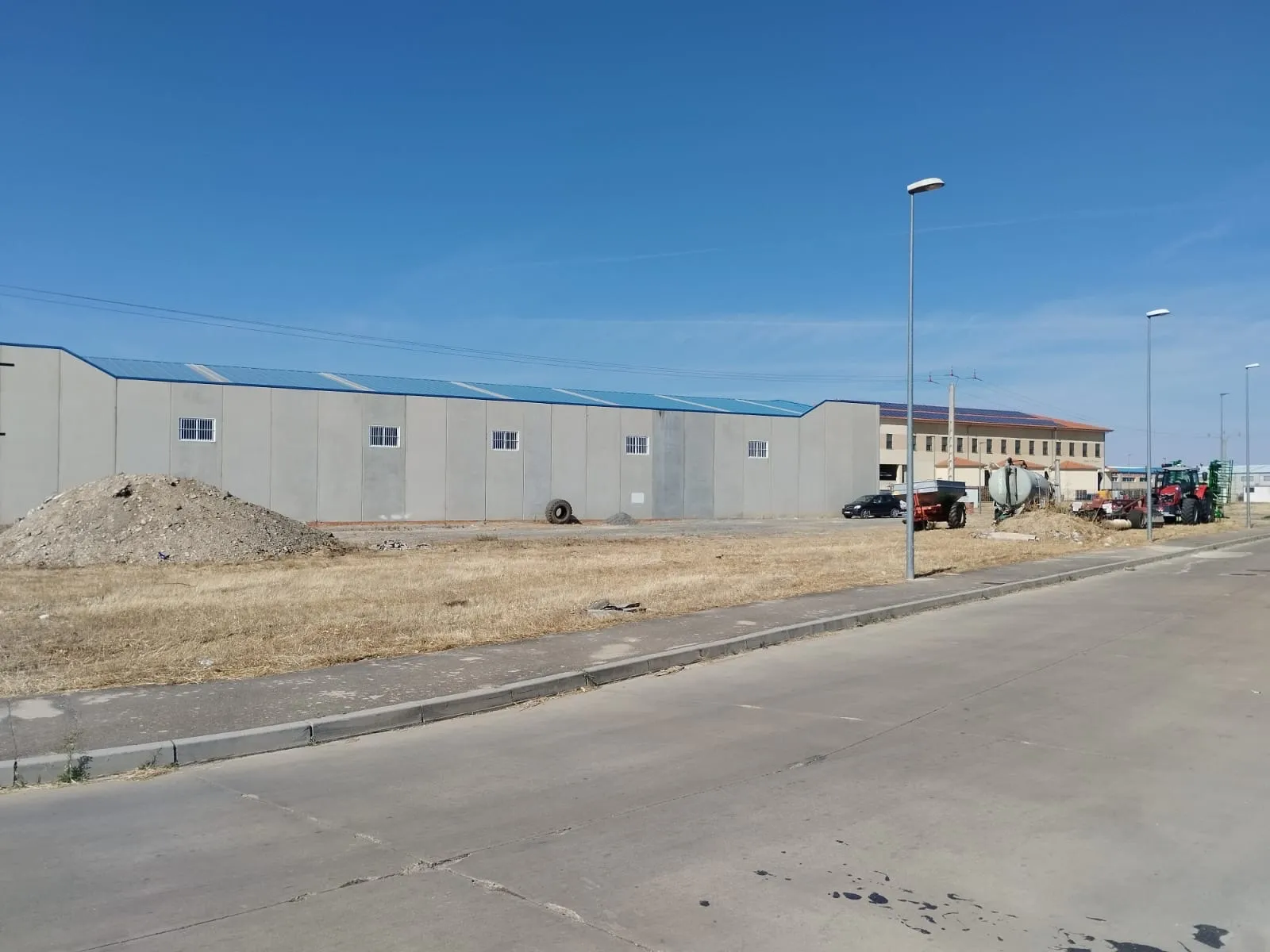 Foto 3 - Pe&ntilde;aranda en Com&uacute;n denuncia la situaci&oacute;n de abandono de las zonas verdes del pol&iacute;gono industrial El Inestal