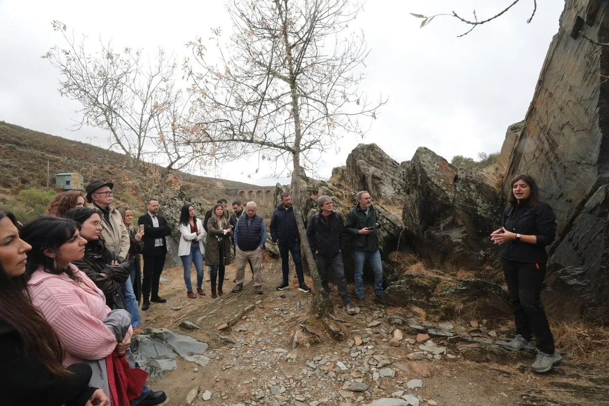 Foto 3 - Siega Verde recibe a una expedici&oacute;n de la Fundaci&oacute;n Atapuerca para intercambiar experiencias