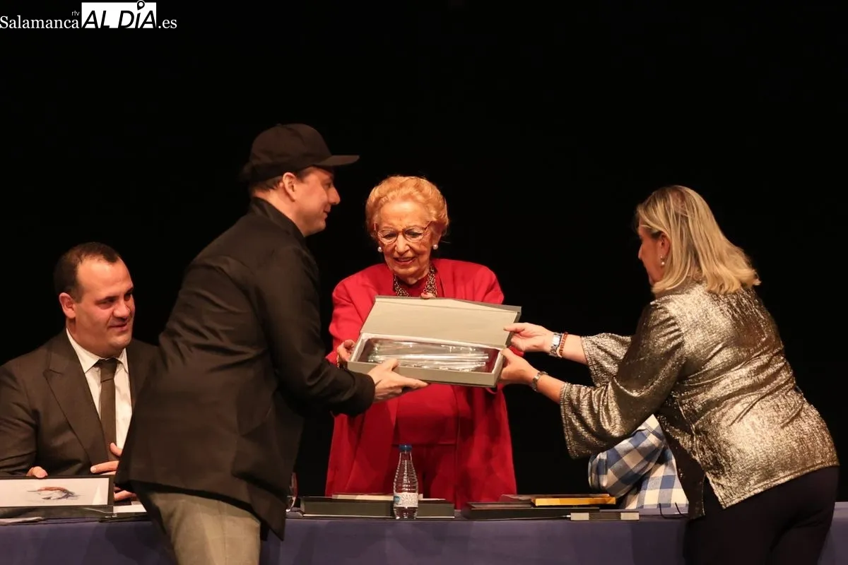 Ceremonia de entrega del XII Premio Internacional de Poesía ‘Pilar Fernández Labrador’. FOTOS: DAVID SAÑUDO