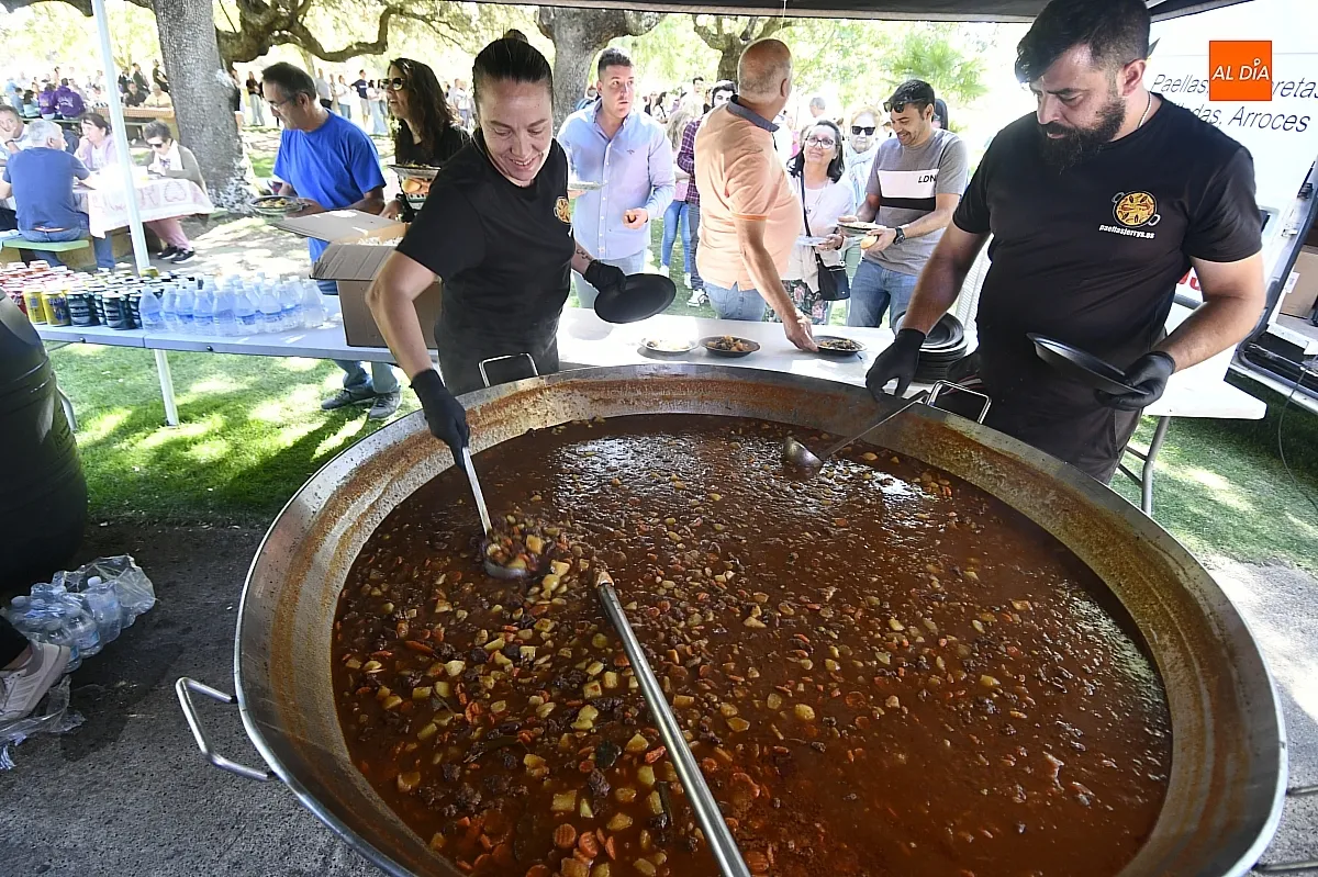 Comida popular fiestas de Alba de Yeltes/ Fotos: Adrián M.Pastor