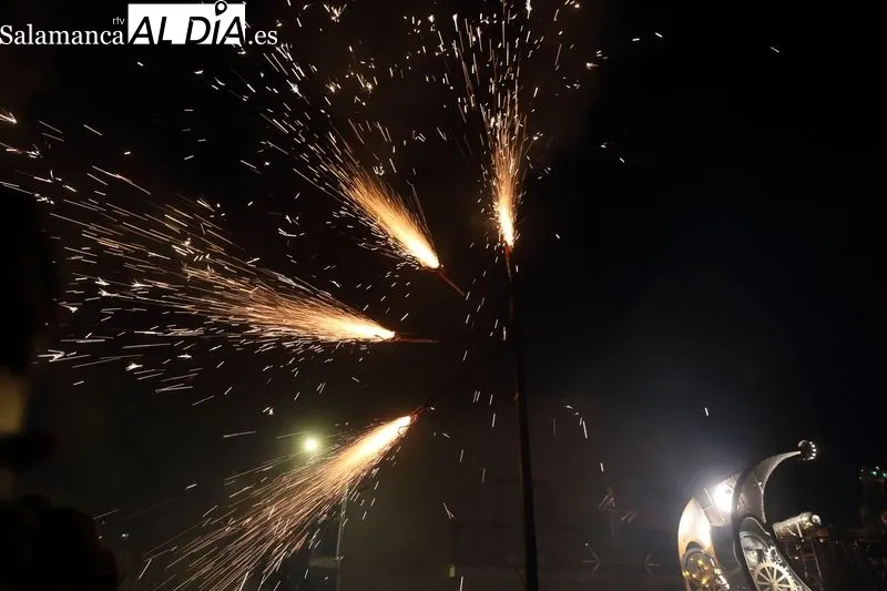 Foto 4 - Espect&aacute;culo Correfoc "Alien's Foc"