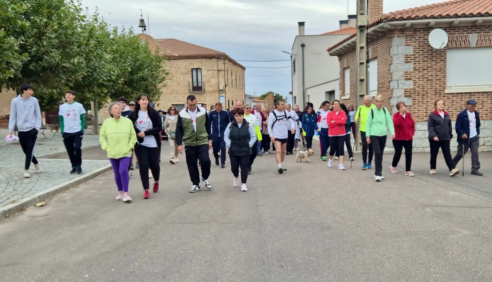 Foto 2 - Gran ambiente en la 9&ordf; Marcha Solidaria de Villar de Gallimazo en favor de El Paciente Xperto