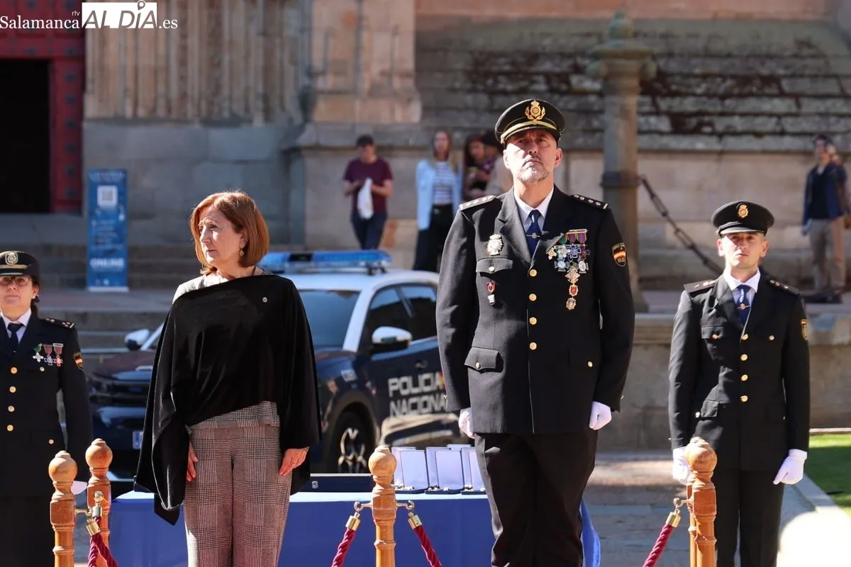 Acto del Día de la Policía Nacional en la plaza de Anaya, en Salamanca. Foto de David Sañudo