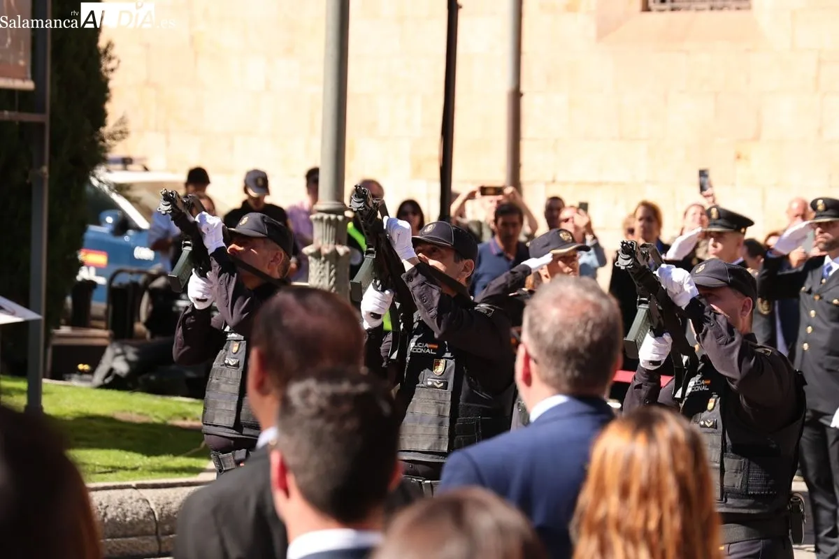 Acto del Día de la Policía Nacional en la plaza de Anaya, en Salamanca. Foto de David Sañudo
