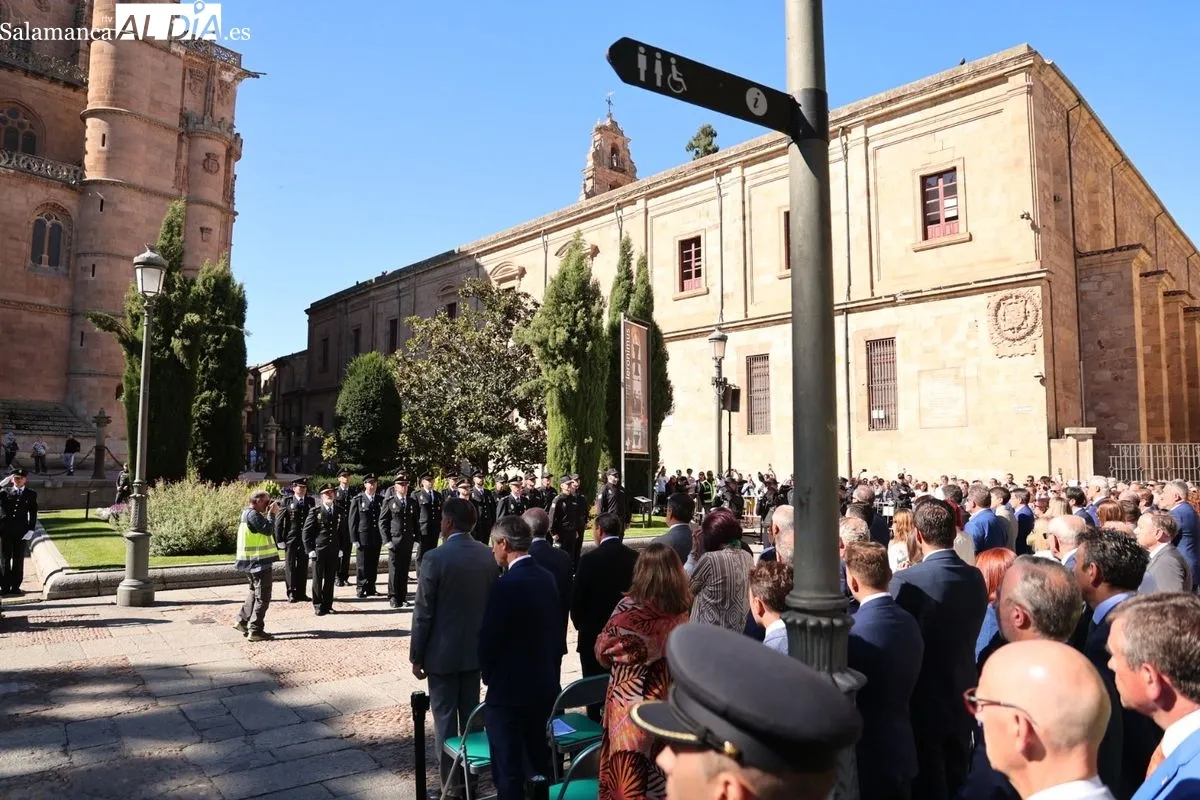 Acto del Día de la Policía Nacional en la plaza de Anaya, en Salamanca. Foto de David Sañudo