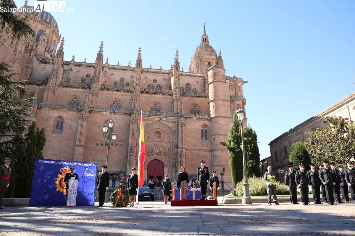 Acto del Día de la Policía Nacional en la plaza de Anaya, en Salamanca. Foto de David Sañudo