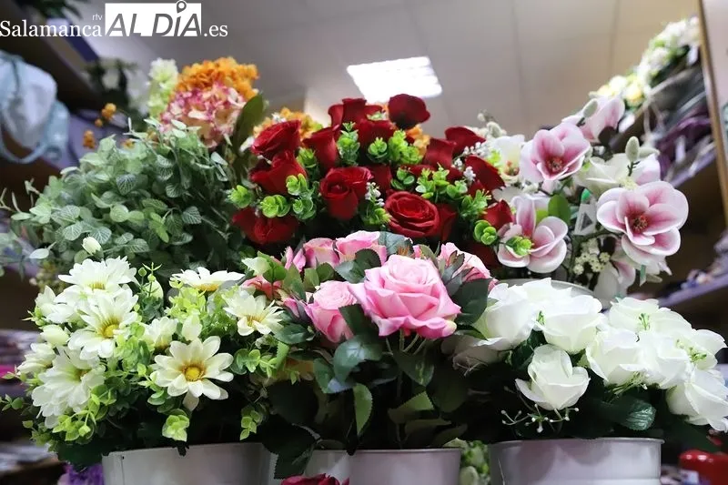Regalos Cosas: flores a medida para honrar la memoria en Todos los Santos | Imagen 1