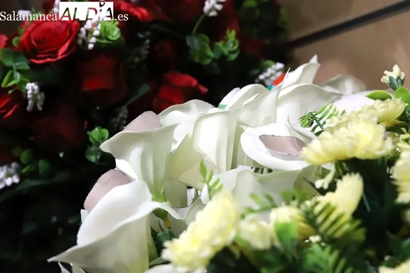 Foto 17 - Regalos Cosas: flores a medida para honrar la memoria en Todos los Santos