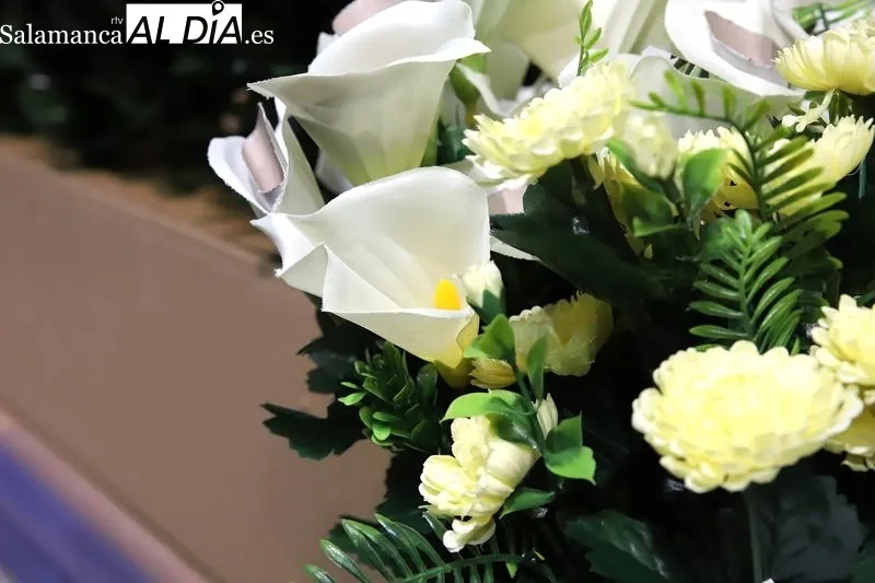 Foto 16 - Regalos Cosas: flores a medida para honrar la memoria en Todos los Santos