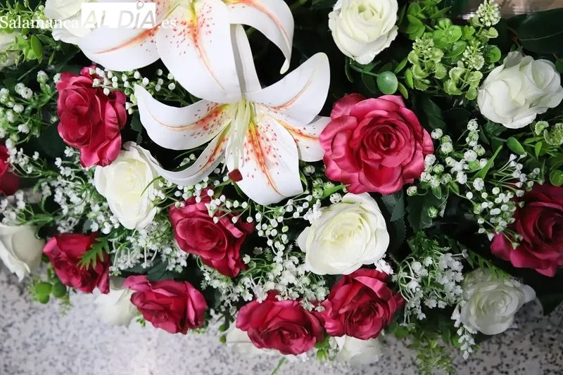 Foto 13 - Regalos Cosas: flores a medida para honrar la memoria en Todos los Santos