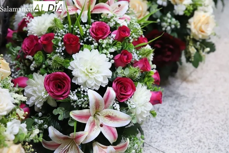 Foto 12 - Regalos Cosas: flores a medida para honrar la memoria en Todos los Santos