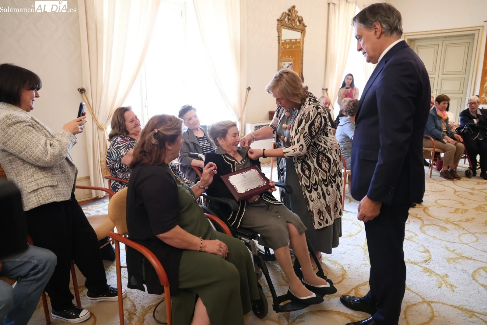 Homenaje mujeres centenarias en el Ayuntamiento de Salamanca | Fotos: David Sañudo