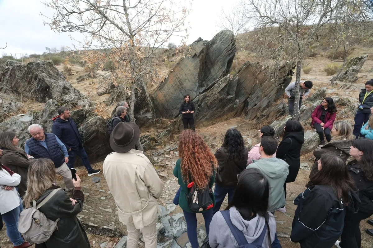 Foto 5 - Siega Verde recibe a una expedici&oacute;n de la Fundaci&oacute;n Atapuerca para intercambiar experiencias