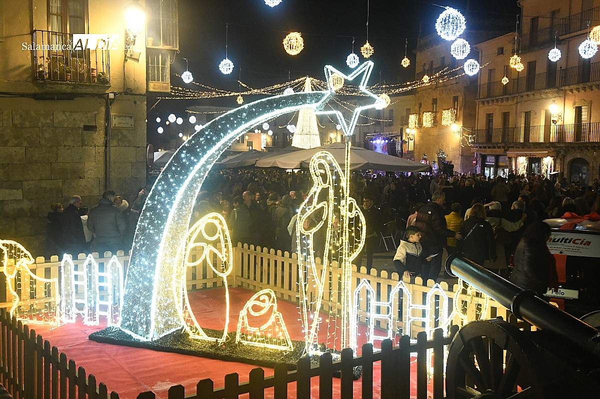 Estrellas en el Cruce o un letrero en la Plaza de Amayuelas, novedades en el alumbrado navideño