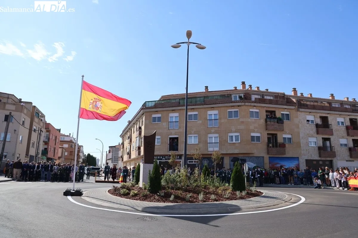 Villares de la Reina inaugura una glorieta en honor a la Guardia Civil. Foto de David Sañudo