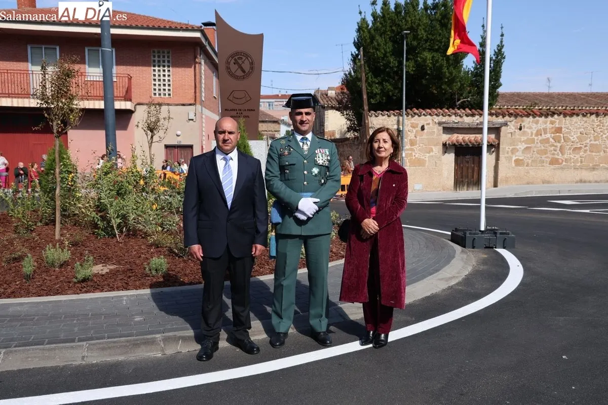 Villares de la Reina inaugura una glorieta en honor a la Guardia Civil. Foto de David Sañudo