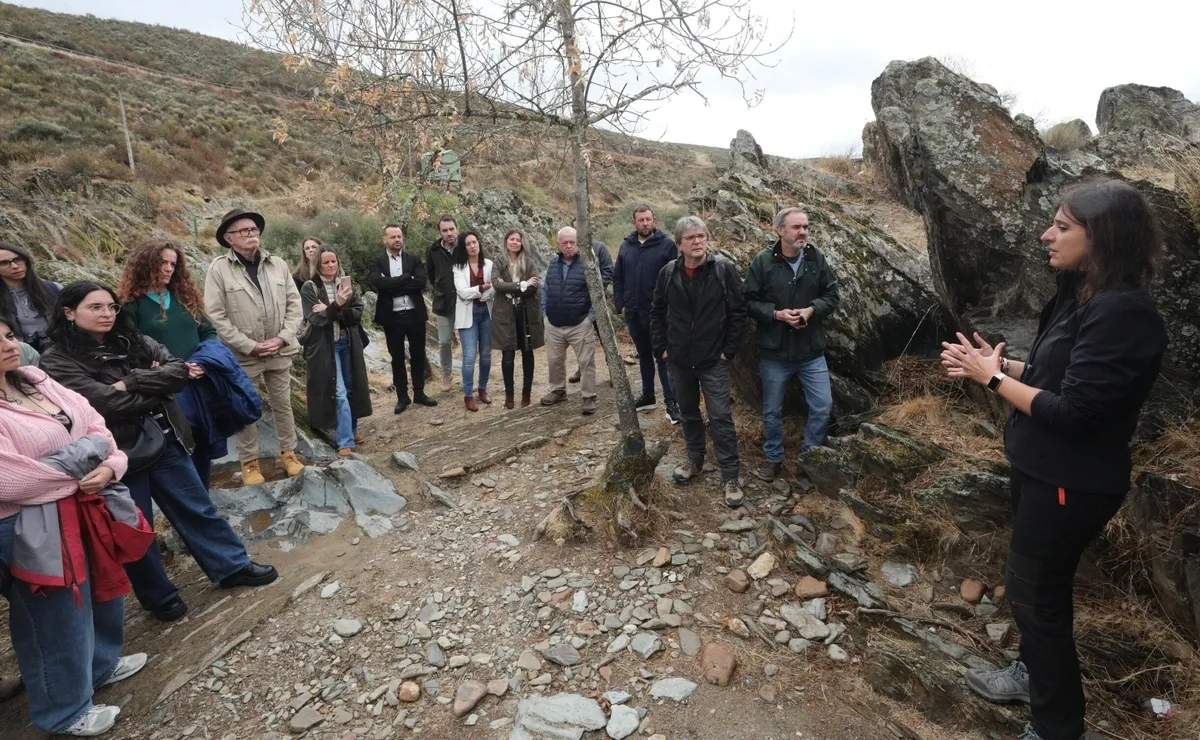 Foto 6 - Siega Verde recibe a una expedici&oacute;n de la Fundaci&oacute;n Atapuerca para intercambiar experiencias