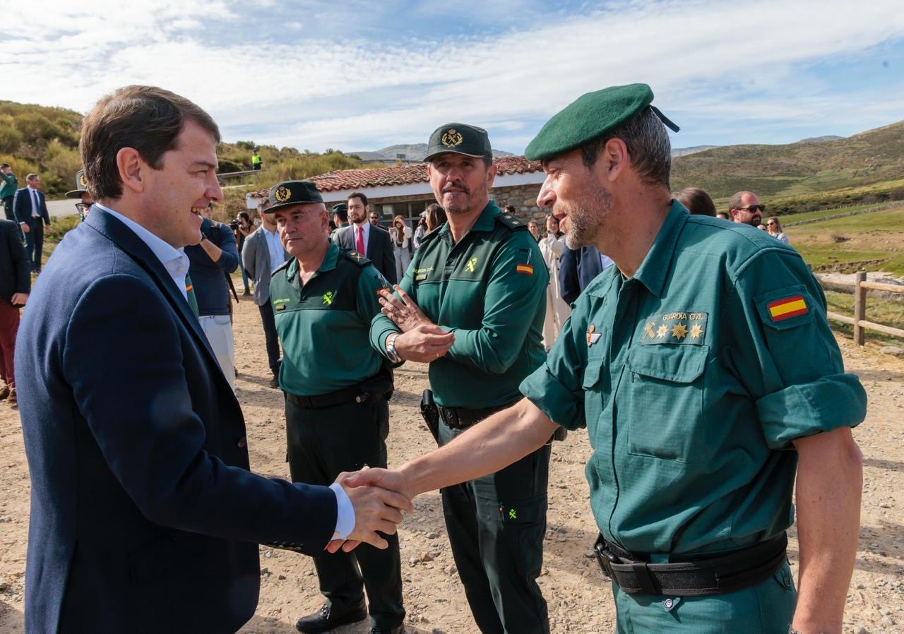 Mañueco elogia a la Guardia Civil de CyL por el 12 de octubre