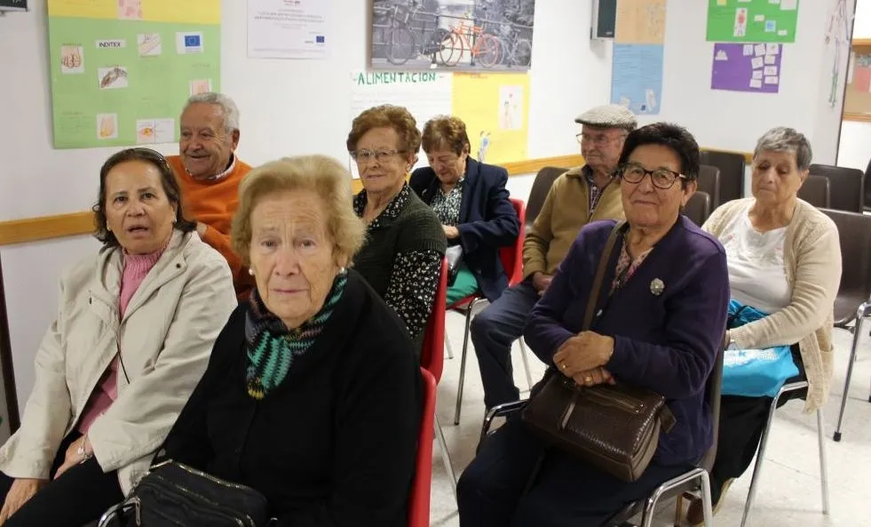 Foto 5 - Los usuarios del Servicio de Mayores de C&aacute;ritas disfrutan de &lsquo;El Charlat&aacute;n&rsquo;