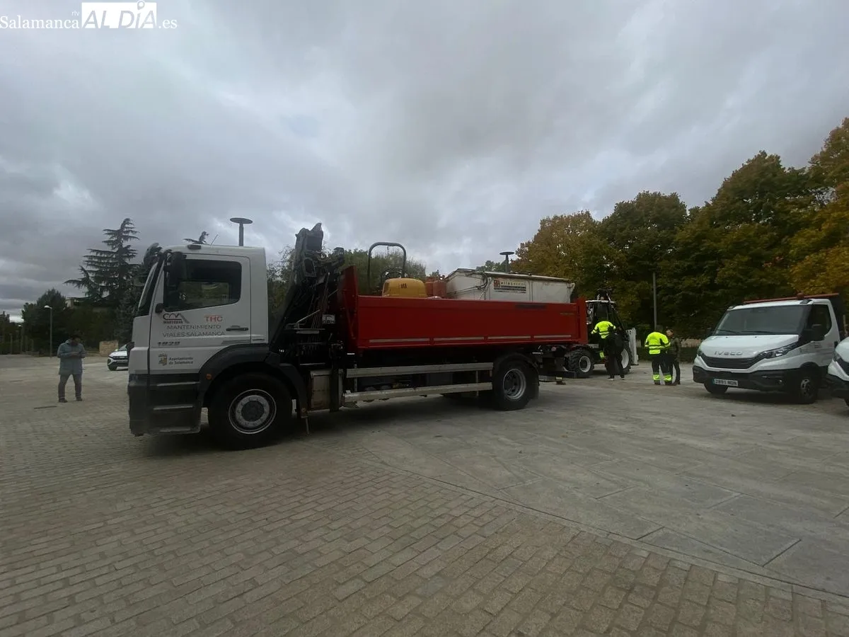 El Ayuntamiento de Salamanca ha presentado una nueva flota de 17 vehículos ecológicos para el servicio de mantenimiento de viales. Foto V. Martins