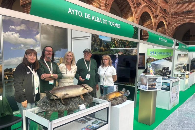 Alba de Tormes promociona su pesca en la feria de León