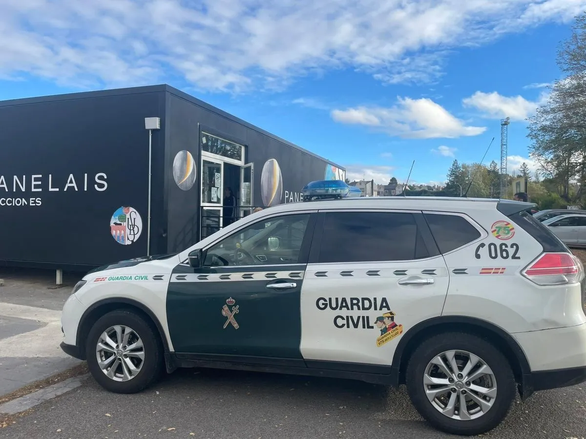 Guardia Civil en las puertas del establecimiento del Tori