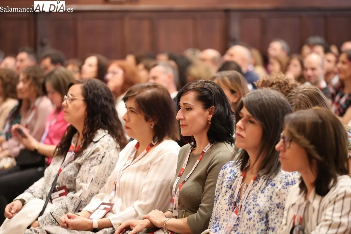 El Paraninfo acoge el reencuentro de los antiguos alumnos de la USAL 20 y 25 años después | FOTOS: David Sañudo 