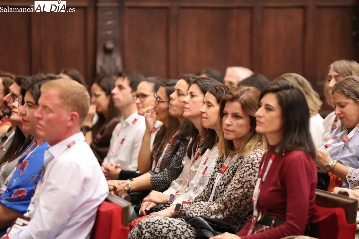 El Paraninfo acoge el reencuentro de los antiguos alumnos de la USAL 20 y 25 años después | FOTOS: David Sañudo 