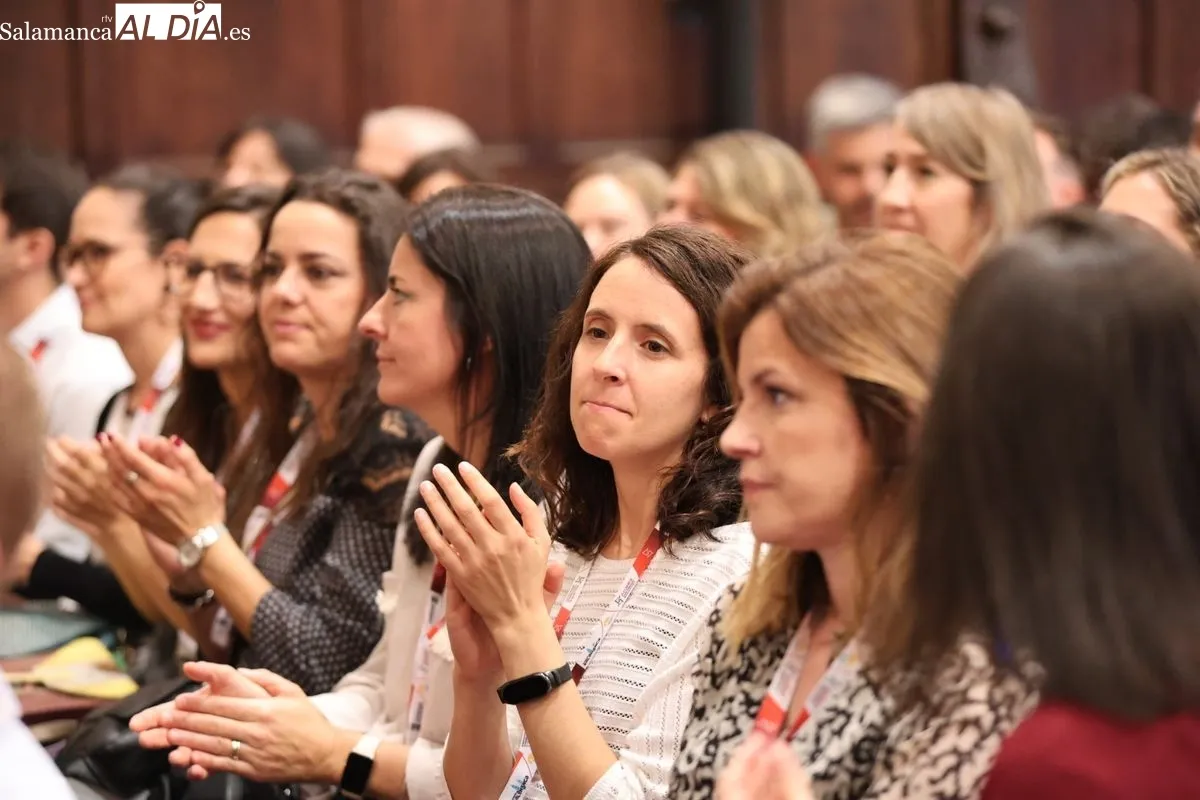 El Paraninfo acoge el reencuentro de los antiguos alumnos de la USAL 20 y 25 años después | FOTOS: David Sañudo 
