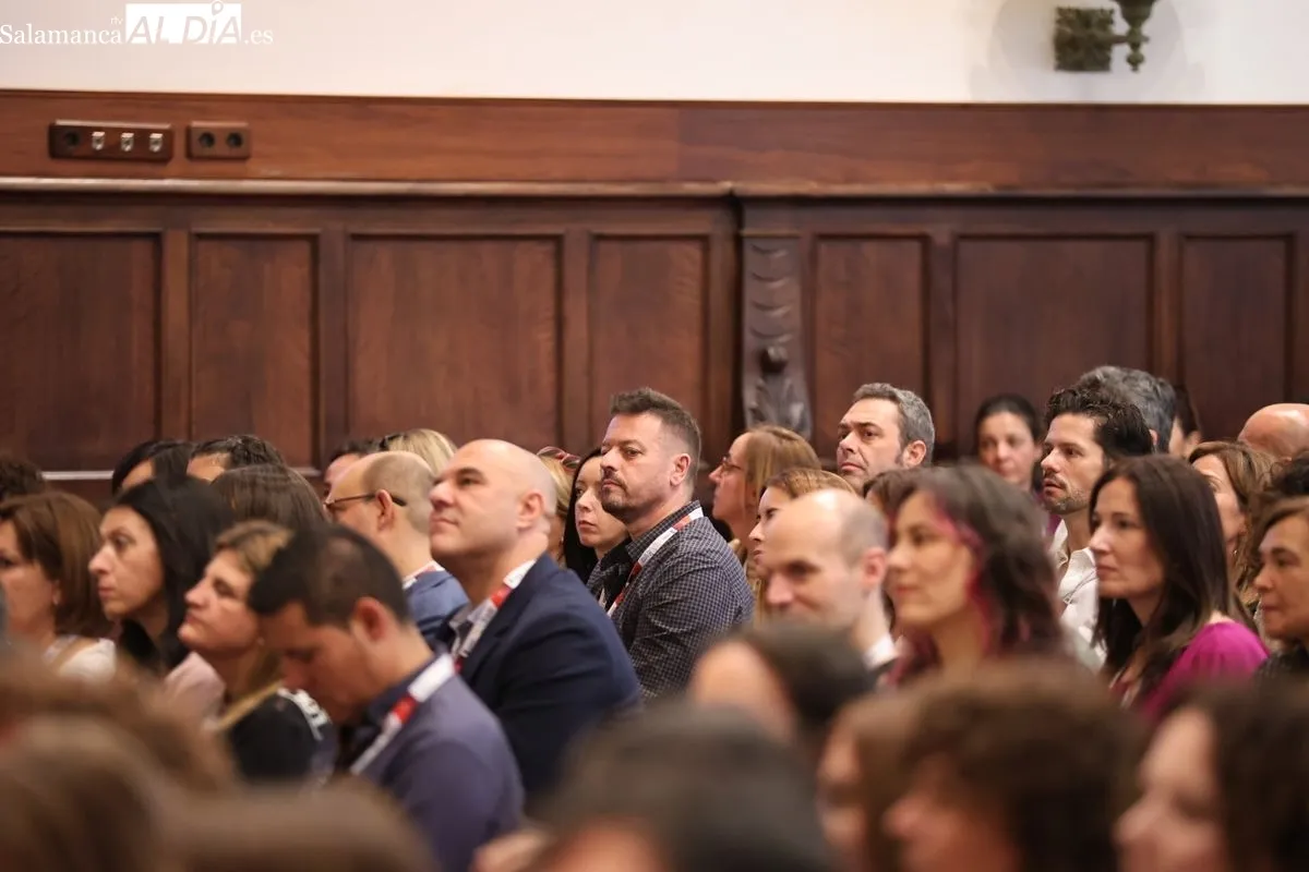 El Paraninfo acoge el reencuentro de los antiguos alumnos de la USAL 20 y 25 años después | FOTOS: David Sañudo 
